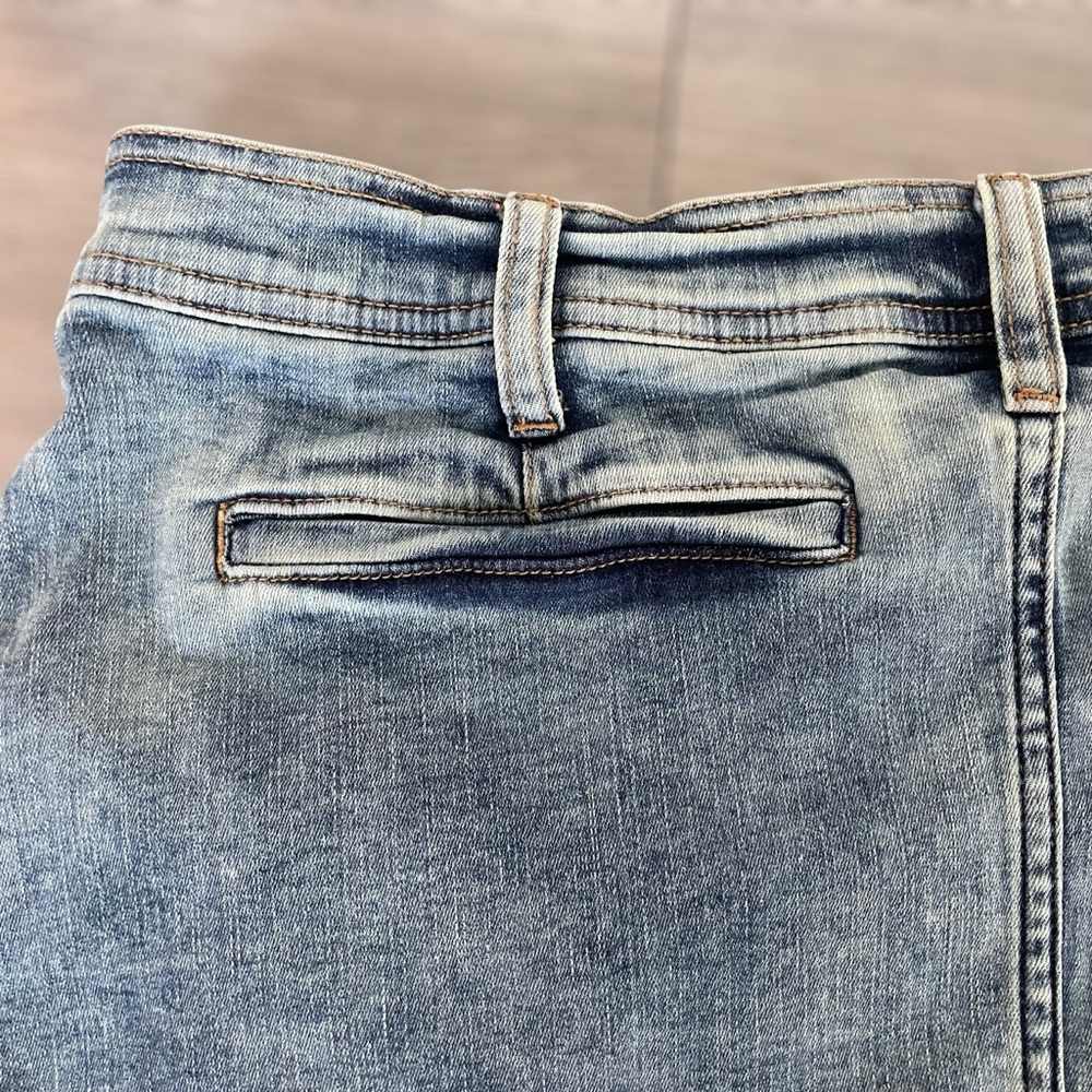 Pilcro Anthropologie Y2K Medium Wash Denim Low Rise Micro Mini Skirt - Size 8 - Picture 4 of 8